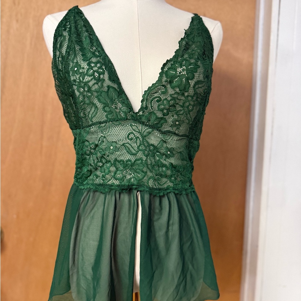 Elegant Green Lace V-Neck Dress